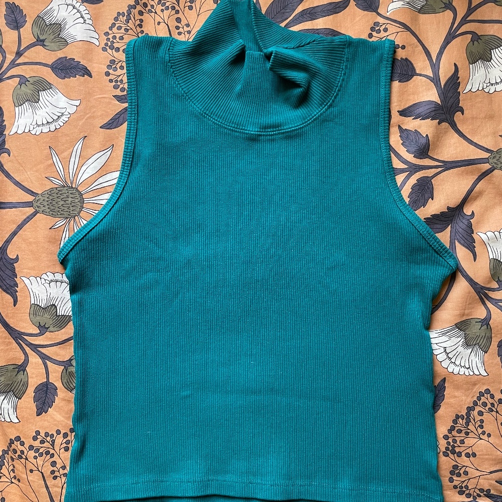 Big Bud Press- Sleeveless Essential Turtleneck, S